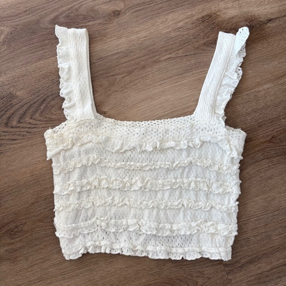 Cute white crochet crop top 🤍 - Picture 1 of 4